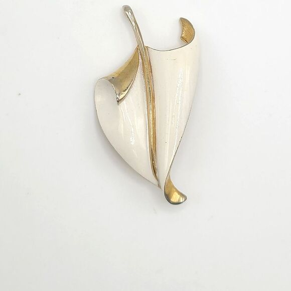 Vintage TORINO Gold and White Leaf Brooch Pin - Picture 1 of 4